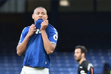 El mediocampista colombiano marcó el primer tanto del Everton en el partido por la fecha 30 de la Premier League ante el Crystal Palace. con este alcanzó los 100 goles a nivel de clubes en Europa.