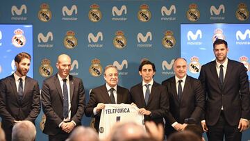 30/03/17 FIRMA ACUERDO ENTRE REAL MADRID Y TELEFONICA
SERGIO RAMOS
ZINEDINE ZIDANE
FLORENTINO PEREZ
JOSE MARIA ALVAREZ-PALLETE
PABLO LASO
FELIPE REYES
