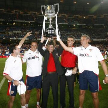 El 23 de junio de 2007 el Sevilla conquistó su cuarto título de Copa, ganó al Getafe en la final por 1-0 con un gol de Kanouté. Juande Ramos entrenador del Sevilla levantando el trofeo 