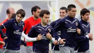 <b>NO SE RINDEN.</b> Los amarillos confían en lograr una plaza para jugar en Europa el próximo ejercicio.