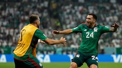 GR3215. LUSAIL (CATAR), 30/11/2022.- Luis Ch Nestor Araujo (d) de México celebran su gol hoy, en un partido de la fase de grupos del Mundial de Fútbol Qatar 2022 entre Arabia Saudita y México en el estadio Lusail (Catar). EFE/ José Méndez
