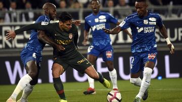 El delantero colombiano Falcao Garc&iacute;a durante el partido entre Amiens y M&oacute;naco por la Ligue 1 de Francia