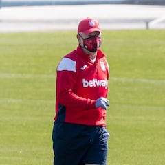 Aguirre: "Los cinco cambios hacen bien al fútbol y al jugador"