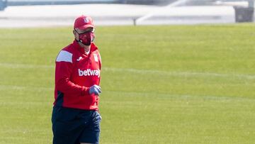 Aguirre: "Los cinco cambios hacen bien al fútbol y al jugador"