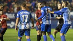 N&#039;Diaye, encar&aacute;ndose con Lillo, una acci&oacute;n que le cost&oacute; la expulsi&oacute;n en Pamplona.