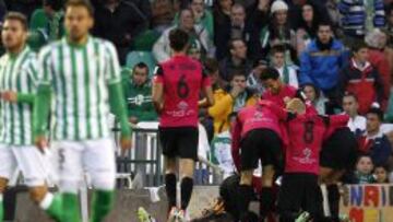 Azeez y Esteban dejan al Betis al borde del abismo