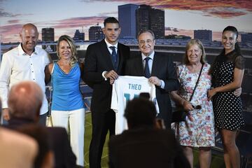 La presentación de Theo Hernández en imágenes