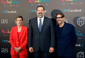 Elisa Aguilar, presidenta de la Federación Española de Baloncesto y Vicente Jiménez, Director del Diario AS con
Alfonso Reyes.