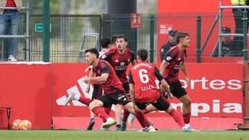 Reina tras anotar el tanto de la victoria del Mirandés ante el Oviedo.