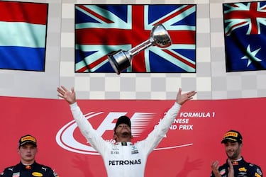 Lewis Hamilton closes in on world title with victory in Japan