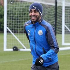 "Focused" Mahrez returns to Leicester training