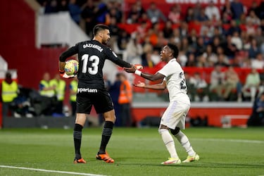 Discusión entre Gazzaniga y Vinicius.