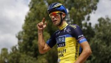 El ciclista espa&ntilde;ol del equipo Saxo-Tinkoff Alberto Contador (c) participa en una sesi&oacute;n de entrenamiento del equipo en Porto-Vecchio, C&oacute;rcega (Francia).