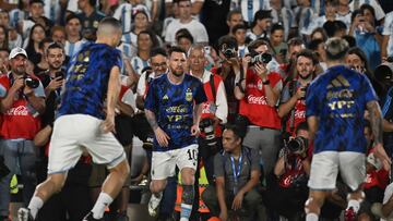 Argentina's forward Lionel Messi warms up before the friendly football match between Argentina and Panama, at the Monumental stadium in Buenos Aires, on March 23, 2023. (Photo by Luis ROBAYO / AFP)