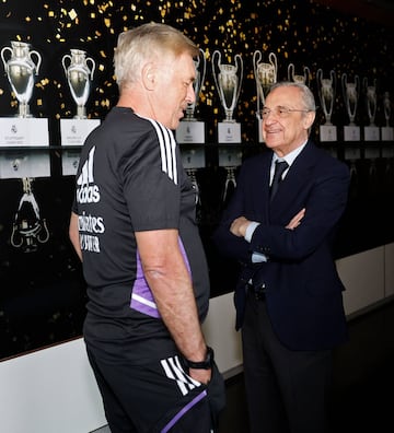 Carlo Ancelotti charlando con Florentino P¨¦rez.