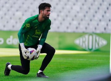 Miquel Parera está teniendo el rol de portero suplente del Racing esta temporada, pero entrena cada día para competir el puesto con Jokin Ezkieta.