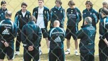<b>CONDOLENCIA</B>. Los integrantes de la primera plantilla del Real Madrid muestran su condena al atentado y su apoyo a las víctimas.