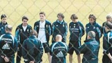 <b>CONDOLENCIA</B>. Los integrantes de la primera plantilla del Real Madrid muestran su condena al atentado y su apoyo a las v¨ªctimas.