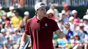 INDIAN WELLS, CALIFORNIA - MARCH 08: Jack Draper of Great Britain celebrates while playing Joao Fonseca of Brazil during the BNP Paribas Open at Indian Wells Tennis Garden on March 08, 2025 in Indian Wells, California. Clive Brunskill/Getty Images/AFP (Photo by CLIVE BRUNSKILL / GETTY IMAGES NORTH AMERICA / Getty Images via AFP)