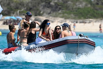 Algunas futbolistas de la selección española están disfrutando de un merecido descanso en las aguas de Ibiza. Alexia Putellas, Jenni Hermoso, Misa Rodríguez... ya están de vacaciones. 