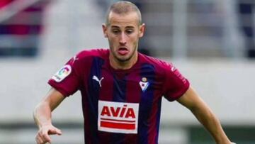 Alex Gálvez con la camiseta del Eibar