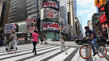 People cross the street near Time Square on September 28, 2020 in New York City. - Coronavirus infection rates have increased at &quot;an alarming rate&quot; in several New York neighbourhoods, particularly among the Orthodox Jewish community in Brooklyn,