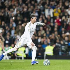 Watch: Sergio Ramos teaches his kids how to take a penalty