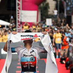 Llanos y Jackson vencen en el Ironman de Vitoria