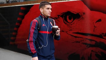 Lucas Torreira, en una concentraci&oacute;n con el Arsenal.