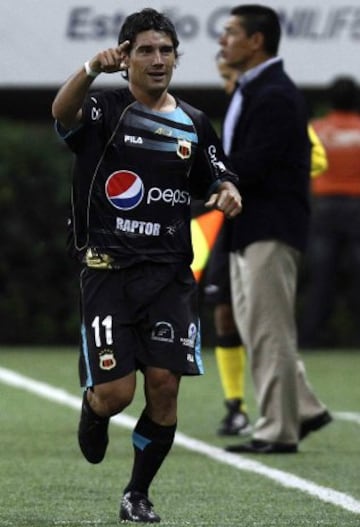 Sus cuatro goles con Deportivo Quito a Chivas en 2012, catapultaron a Matías Alustiza al Puebla de México. El chavo juega con La Franja desde el Apertura 2012