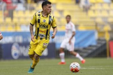 Formado en Universidad Católica. Estuvo a préstamo en San Marcos, pero se consolidó en Everton equipo donde es titular. Fue seleccionado Sub 20 el 2015.