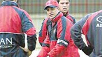 <b>CON LOS PIES EN EL SUELO.</b> Aguirre sólo piensa en la permanencia.