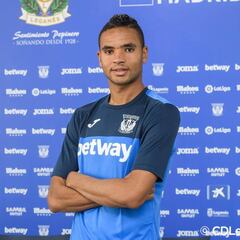 El Leganés hace oficial los fichajes de En Nesyri y Nyom