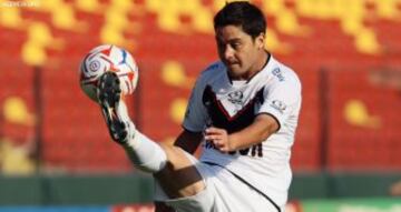 Es uno de los jugadores chilenos con más camisetas en su carrera. Sus mayores éxitos los logró en Colo Colo, con tres títulos nacionales y una Copa Chile. Afuera estuvo en Sao Paulo, Las Palmas, Racing y el fútbol de Rusia e Israel, entre otros. Ahora tiene escuelas de fútbol.