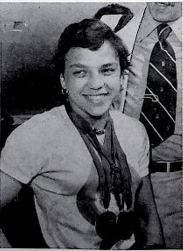 Maite Herreras fue la única mujer deportista en los Juegos Paralímpicos de Toronto’76, sus primeros Juegos. Apenas tenía 14 años, pero aun así consiguió un oro, dos platas y un bronce. Apodada “la sirena del Pisuerga”, participó en Arnhem 1980 donde consiguió cuatro platas y dos bronces. Su última paralímpica cita fue Nueva York 1984 donde consiguió dos oros y una plata. Su gran carrera deportiva provocó que le otorgaran la Real Orden del Mérito Deportivo con la medalla de plata en 2007.  