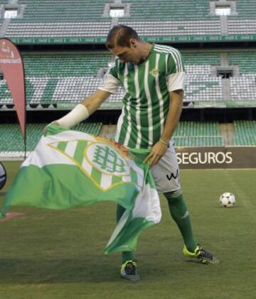 Impresionante presentación de Joaquín con el Betis