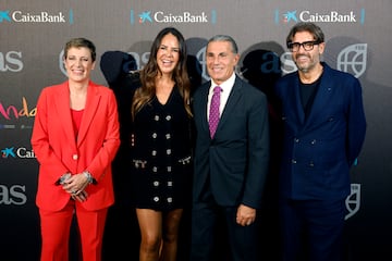 Elisa Aguilar, presidenta de la Federacin Espa?ola de Baloncesto y Vicente Jimnez, Director del Diario AS con Blanca Ares y Sergio Scariolo.
