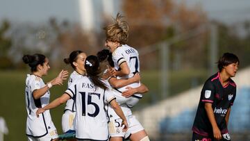 GRAF3516. MADRID, 26/11/2023.- La defensa del Real Madrid Olga Carmona celebra su gol durante el partido de la Liga Profesional de fútbol femenino disputado ante el Sporting de Huelva, este domingo en el estadio Alfredo Di Stéfano. EFE/ Daniel González
