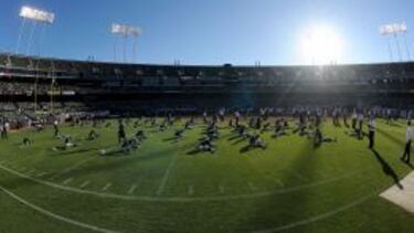 Los Raiders están en Oakland, pero tienen un pie en Los Angeles.