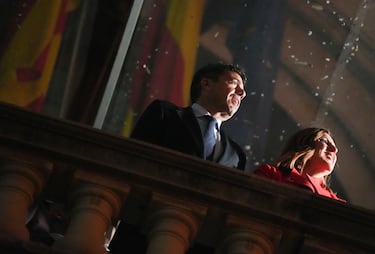 El president de la Generalitat valenciana, Carlos Mazón y la alcaldesa de Valencia, María José Catalá, durante la Cremà de la Falla del Ayuntamiento.