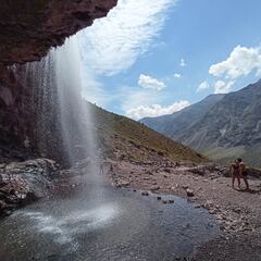 Es una de las cascadas menos conocidas, pero más impresionantes de Chile: a dos horas de Santiago
