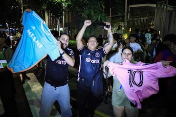 Alegra de seguidores del jugador argentino del Inter Miami a su llegada al hotel de Lima.