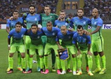 El equipo italiano estrenó una camiseta fluor para competir en Europa League, la cual se distancia en demasía del tradicional azul-negro.