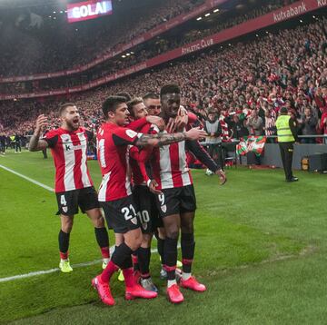 1-0. Iker Muniain celebró con sus compañeros el primer gol.