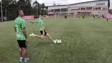 Ceppelini y Jarlan cobrando tiros libres