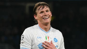 Napoli's Scottish midfielder #08 Scott McTominay celebrates scoring his team's second goal during the UEFA Champions League - league phase day 5 football match between Napoli and Qarabag at the Diego Armando Maradona stadium in Naples on November 25, 2025. (Photo by Alberto PIZZOLI / AFP)