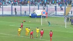 ¡Es la réplica del penal que tapó Bravo a Candelo! Y pasó en el minuto 96