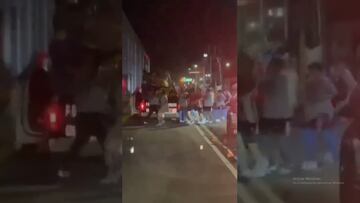 Vídeo: Aficionados de Chivas agredieron a los de Tigres a su llegada al Jalisco