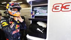 Verstappen en el box de Red Bull en Bélgica.