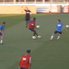 Eso no se le hace a un amigo... el roto de Dembélé a Griezmann en el partidillo